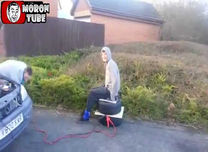 Video :His spine is broken when he is sitting on an airbag